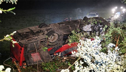 el autobús turístico volcado en Polonia Varios muertos y decenas de heridos al volcar un autobús en Polonia